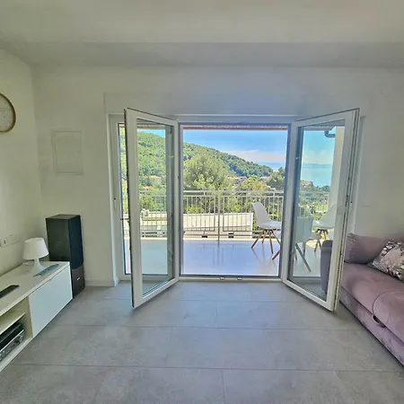 Penthouse Draga Sky In With Free Parking, One Balcony And One Terrace Mošćenička Draga
