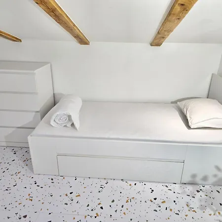 公寓 Penthouse Draga Sky In With Free Parking, One Balcony And One Terrace
