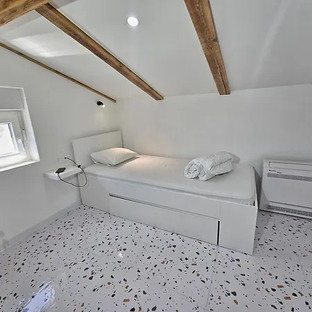 Penthouse Draga Sky In With Free Parking, One Balcony And One Terrace Mošćenička Draga